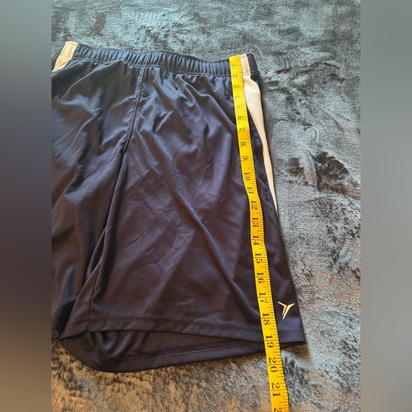 Old Navy Active Go Dry Shorts Size M - Picture 8 of 14